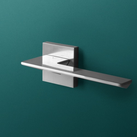 Klamka Vip chrom-satyna na rozecie kwadratowej VDS