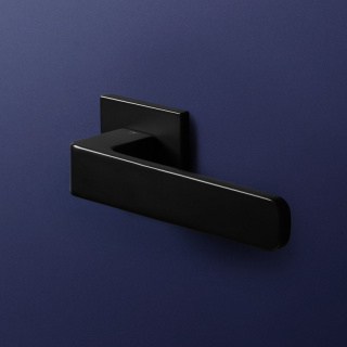 Klamka Hugo fit czarna na rozecie kwadratowej VDS