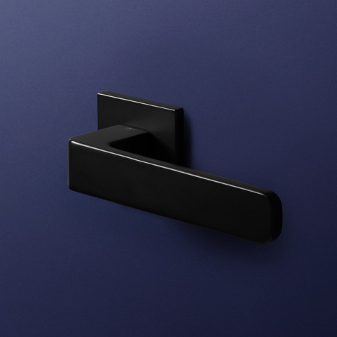 Klamka Hugo fit czarna na rozecie kwadratowej VDS