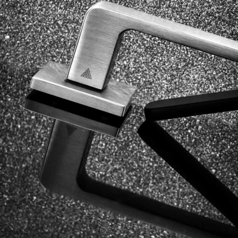 Klamka Hugo fit czarna na rozecie kwadratowej VDS