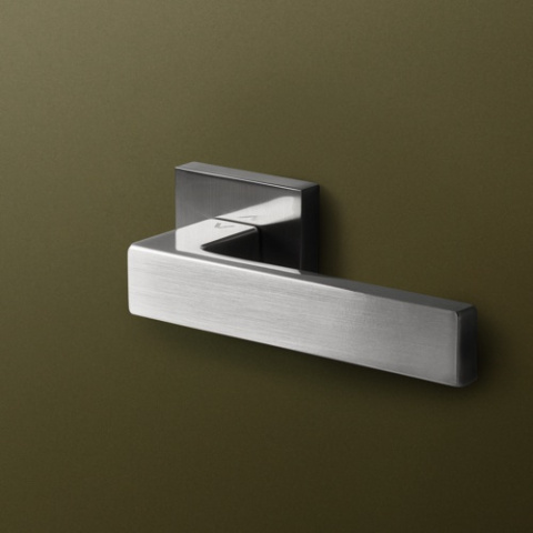 Klamka Warna nikiel-satyna na rozecie kwadratowej VDS