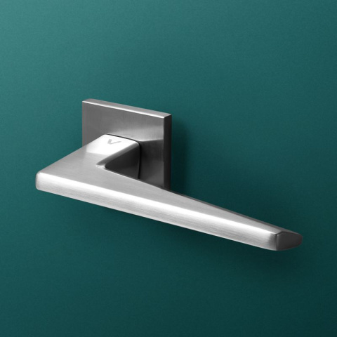 Klamka Lima fit chrom-satyna na rozecie kwadratowej VDS