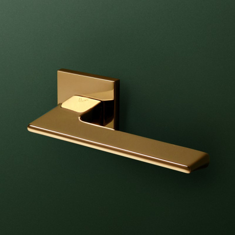 Klamka Icon fit złota PVD na rozecie kwadratowej VDS