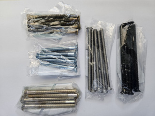 Zestaw śrub montażowych Axa