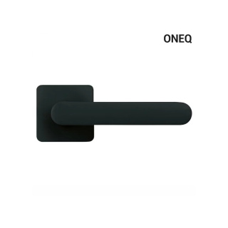 Klamka One Q czarna na rozecie kwadratowej z rozetą na wkładkę Colombo