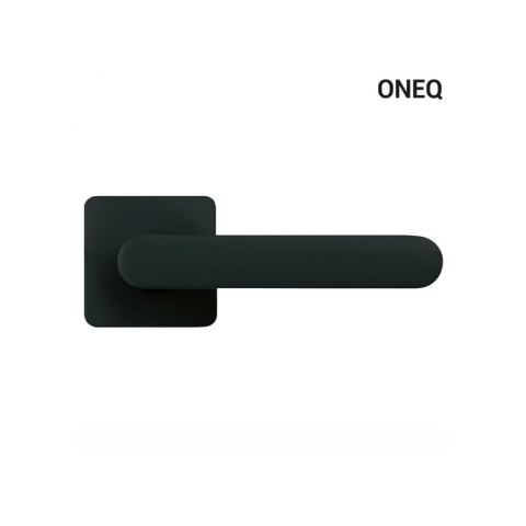 Klamka One Q czarna na rozecie kwadratowej z rozetą na wkładkę Colombo