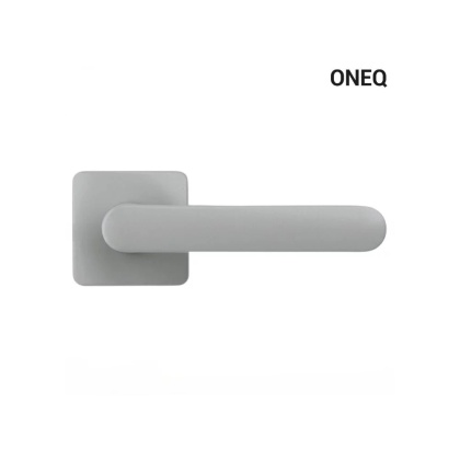 Klamka One Q srebro na rozecie kwadratowej z rozetą na wc Colombo