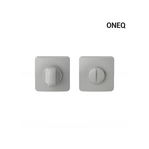 Klamka One Q srebro na rozecie kwadratowej z rozetą na wc Colombo