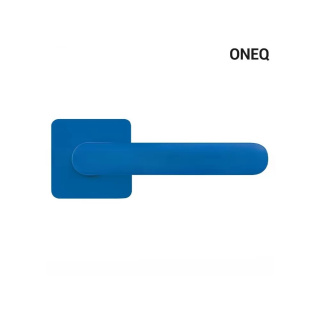 Klamka One Q capri niebieski na rozecie kwadratowej z rozetą na wc Colombo