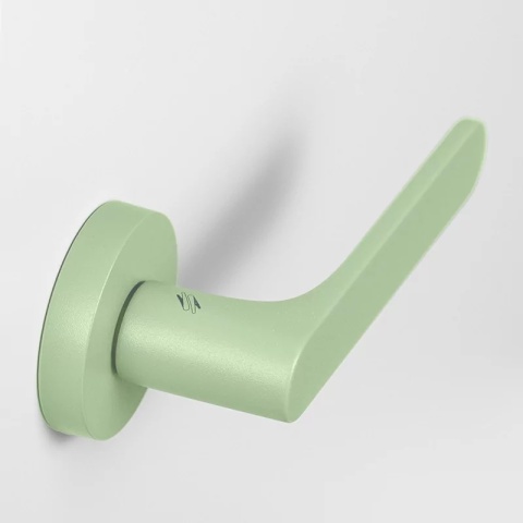 Klamka One zielony szałwiowy na rozecie okrągłej z rozetą na klucz Colombo