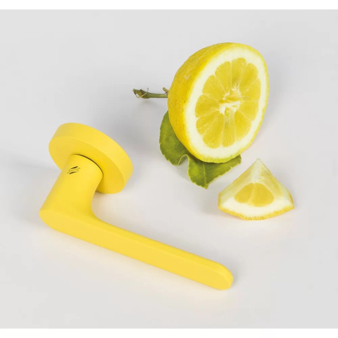 Klamka One cytrynowy żółty na rozecie okrągłej z rozetą na wc Colombo