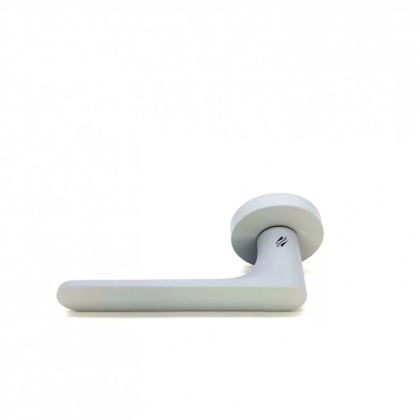 Klamka One szary jasny na rozecie okrągłej z rozetą na wc Colombo