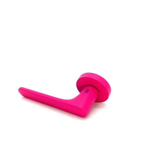 Klamka One malinowy róż na rozecie okrągłej z rozetą na wc Colombo