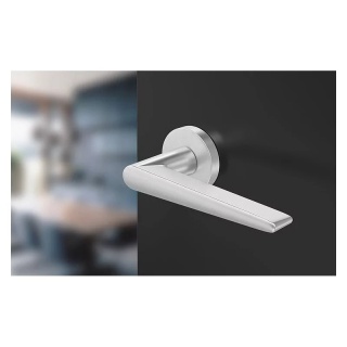 Klamka Arrow chrom szczotkowany na rozecie okrągłej Corona