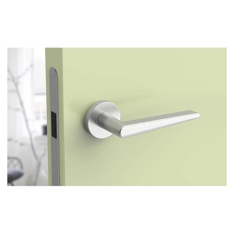 Klamka Arrow chrom szczotkowany na rozecie okrągłej Corona