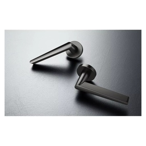 Klamka Arrow czarna na rozecie okrągłej Corona