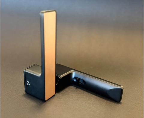 Klamka Genova Privato RT KGEA B00/MG00 HB czarna na szyldzie prostokątnym z ukrytą szybką blokadą Infinity Line