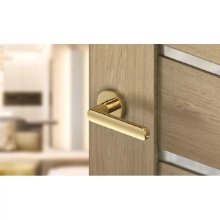 Klamka Icona R Slim mosiądz błyszczący PVD na rozecie okrągłej Corona