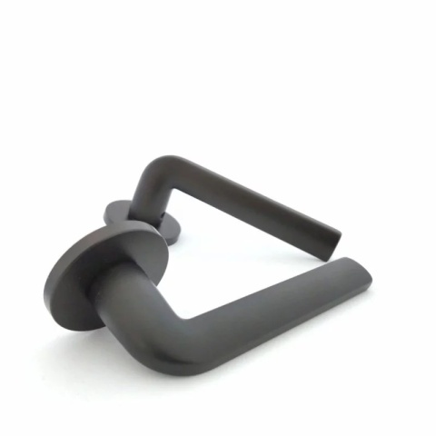 Klamka Scandi Slim czarna na rozecie okrągłej Corona