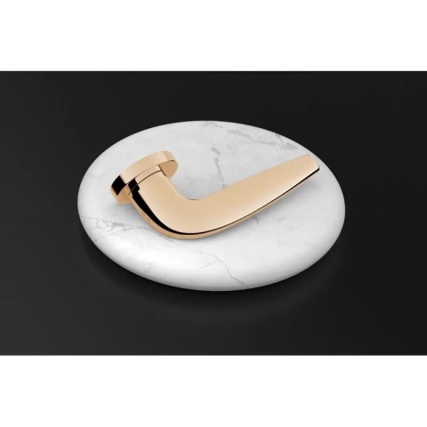 Klamka Soft mosiądz błyszczący PVD na rozecie okrągłej Corona