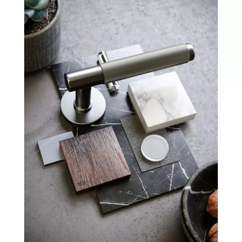 Klamka Time Slim gunmetal na rozecie okrągłej Corona