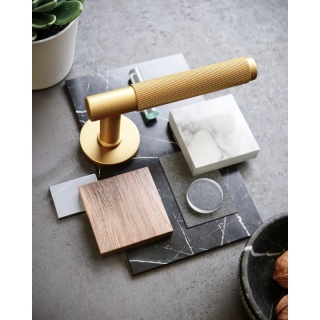 Klamka Time Slim mosiądz matowy na rozecie okrągłej Corona